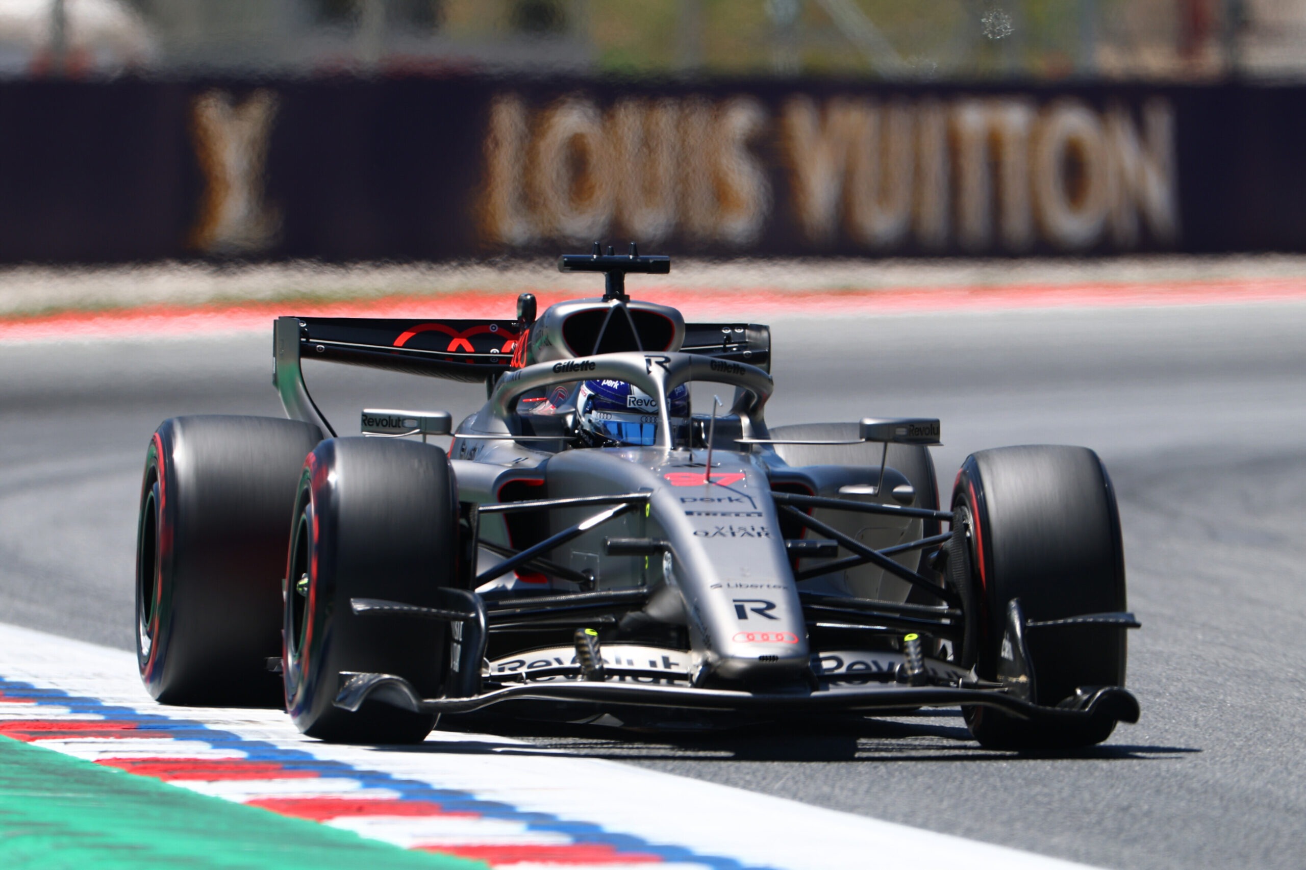 Paul Aron sõitis Audi Revolut F1 Teami värvides Barcelona-Kataloonia GP esimesel vabatreeningul kuuenda aja. Esimeses vabatreeningus asendas Paul Aron noorsõitj